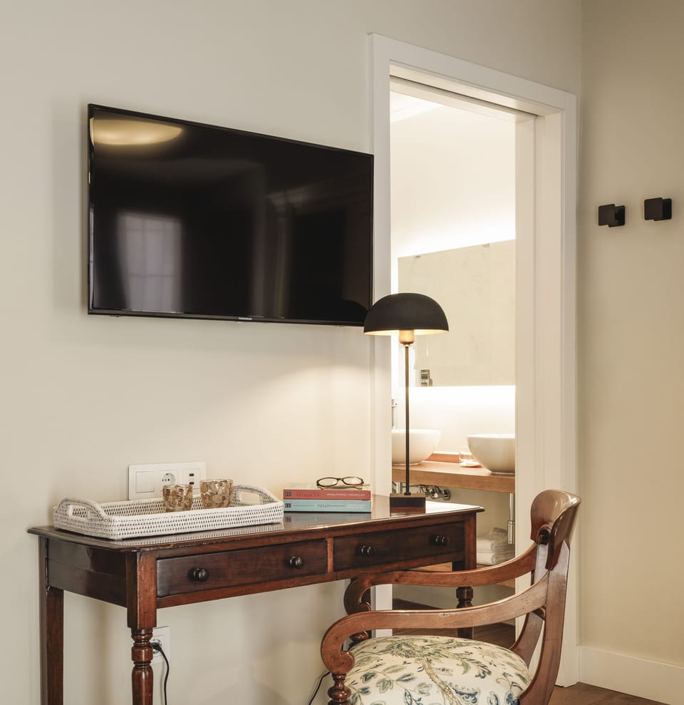 Junior Suite | Egyptian cotton sheets, premium bedding, down comforters