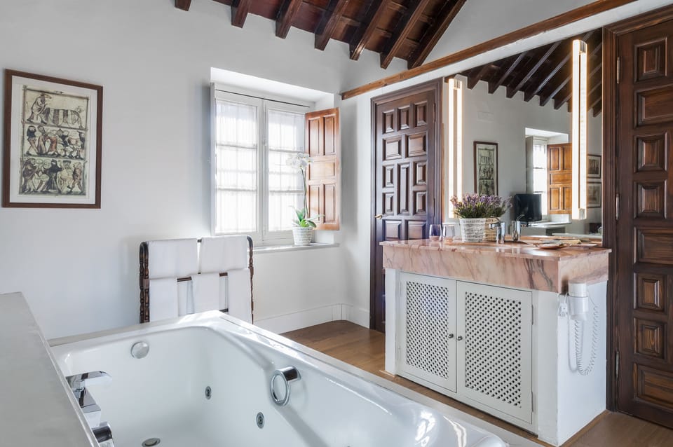 Junior Suite | Jetted tub