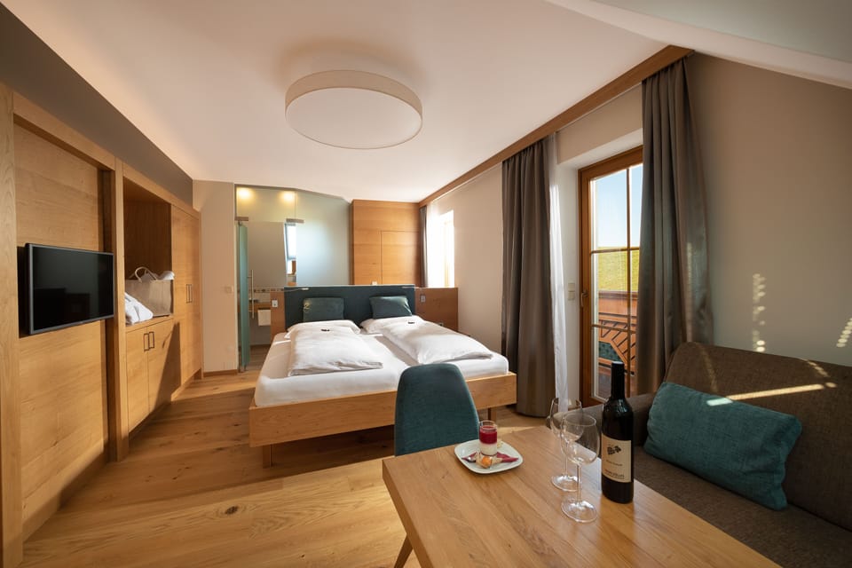 Business Double Room | Hypo-allergenic bedding, down comforters, pillowtop beds, in-room safe