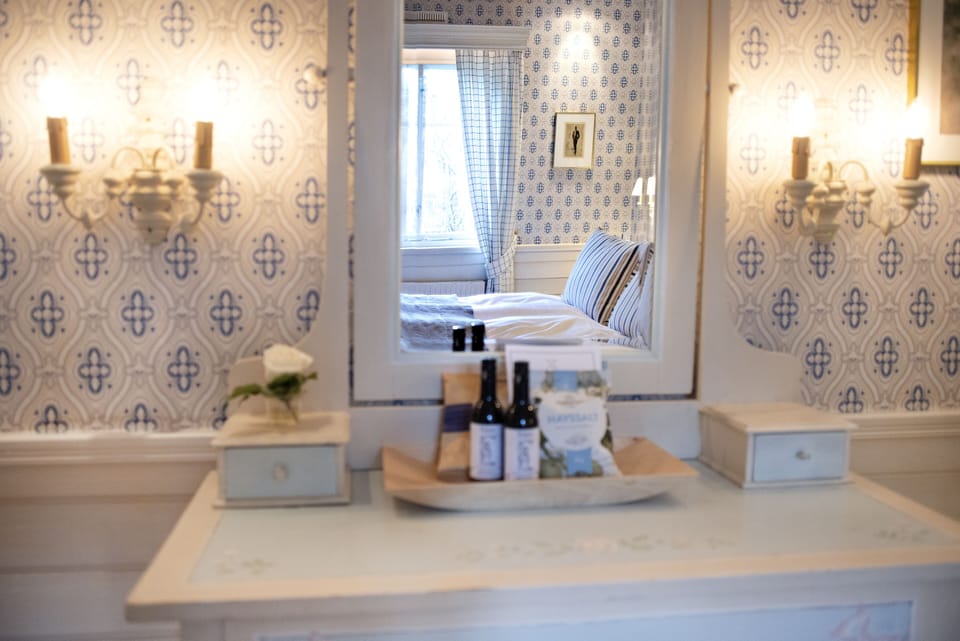 Junior suite with spa bath main building (Spa Included) | Desk, iron/ironing board (on request), WiFi (free)