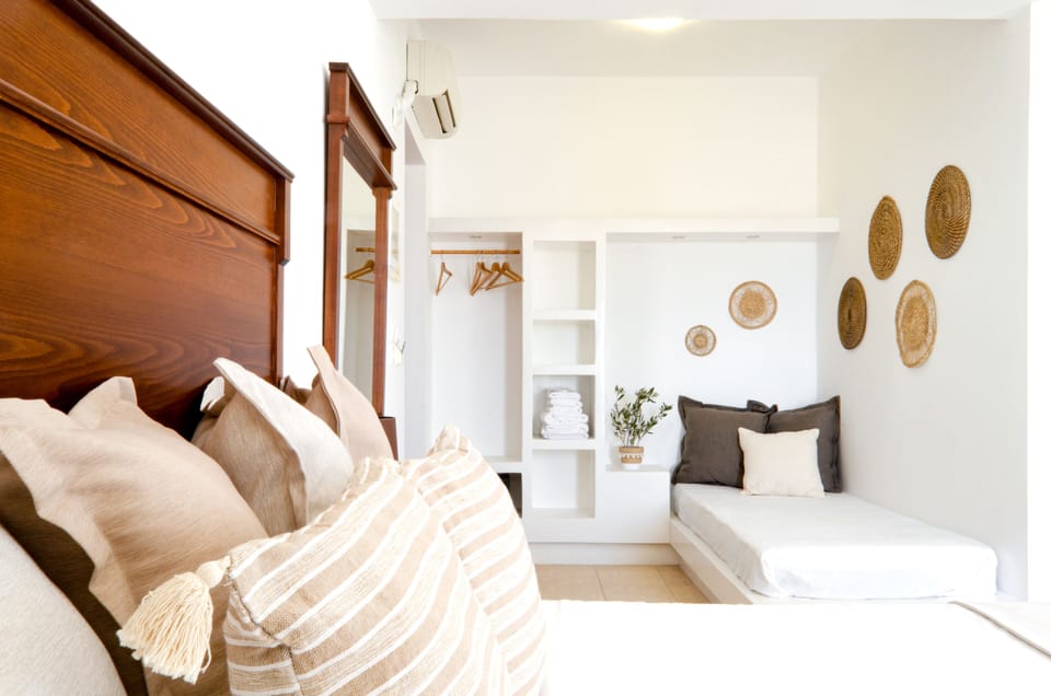 Triple Room | In-room safe, soundproofing, iron/ironing board (on request)