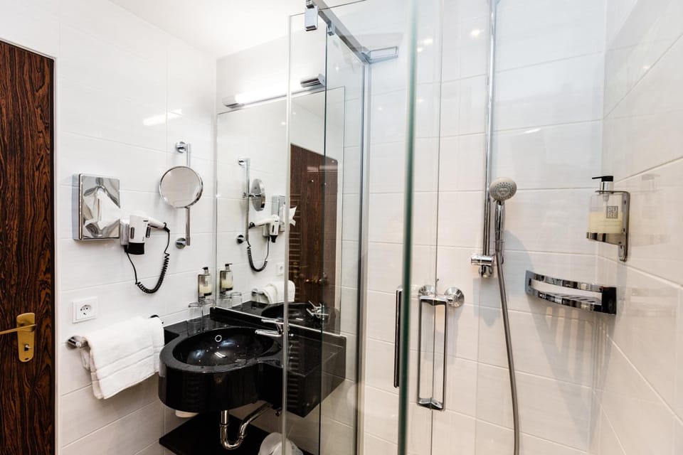Shower, free toiletries, hair dryer, towels