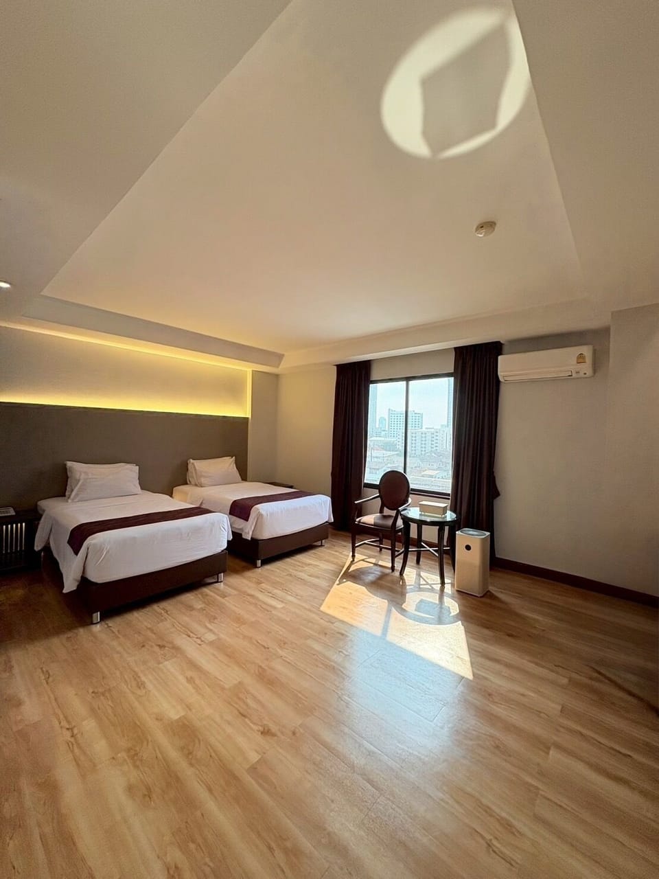 Standard Twin Room | In-room safe, desk, blackout drapes, free WiFi