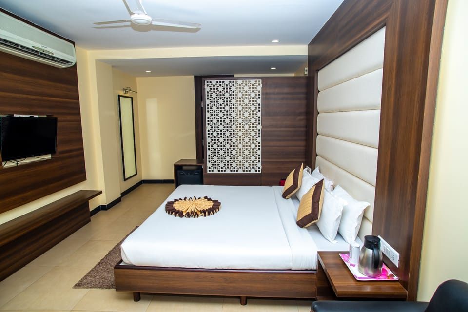 Superior Double or Twin Room | Premium bedding, desk, WiFi (free), individually decorated