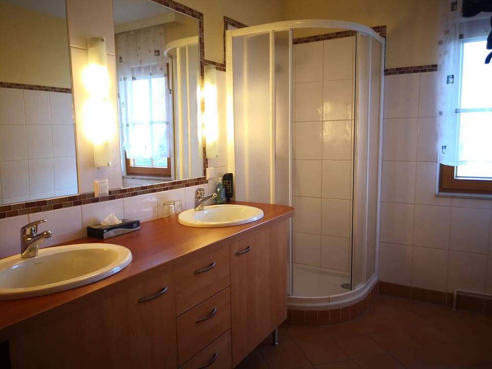 Apartment, 3 Bedrooms | Bathroom | Towels