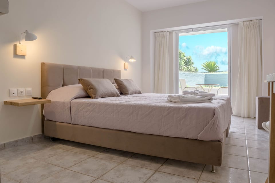 Superior Studio | In-room safe, soundproofing, free WiFi, bed sheets