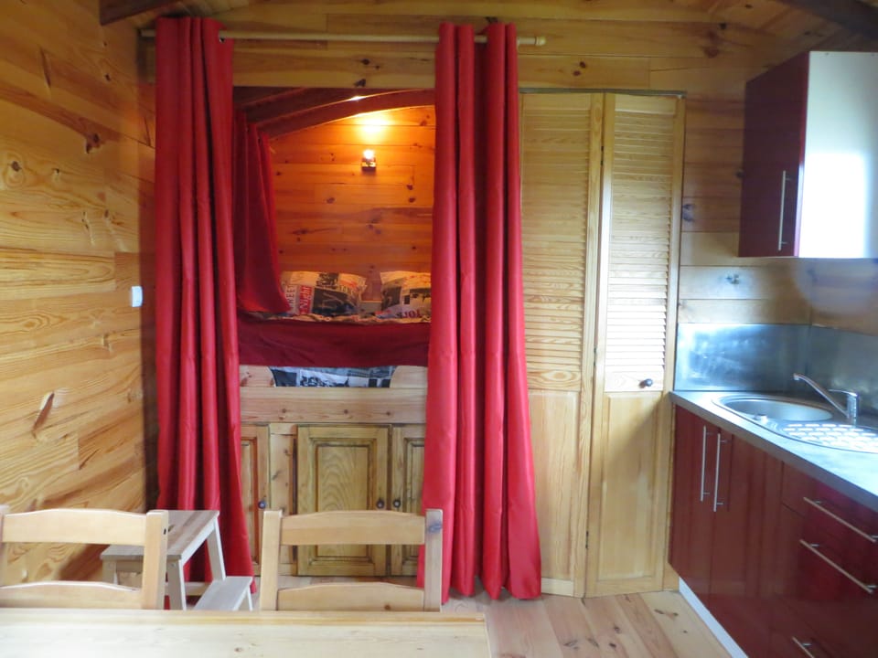 Cottage | 1 bedroom, blackout drapes, soundproofing, iron/ironing board