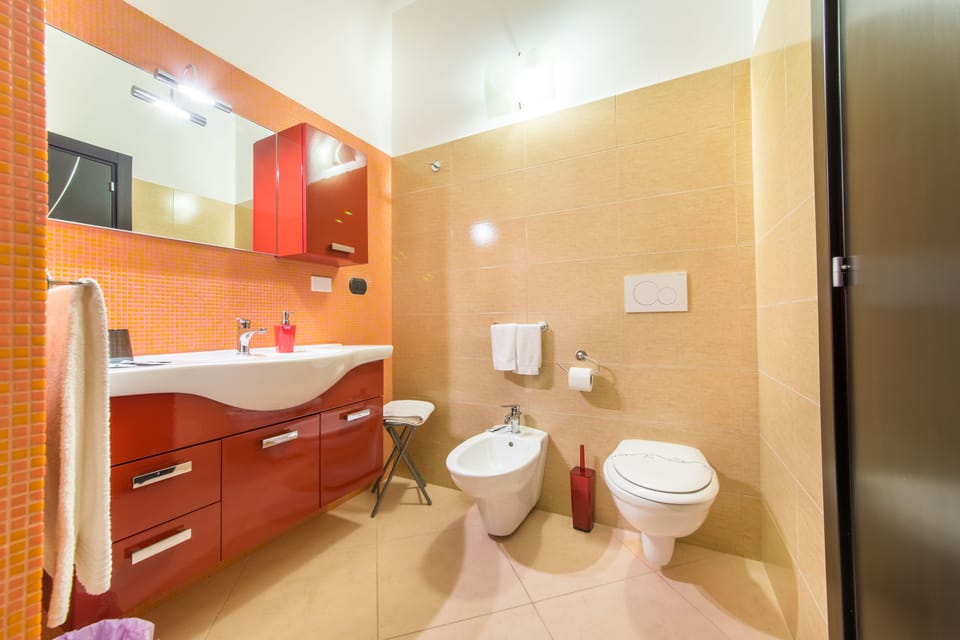 Deluxe Triple Room | Bathroom | Shower, free toiletries, hair dryer, bidet