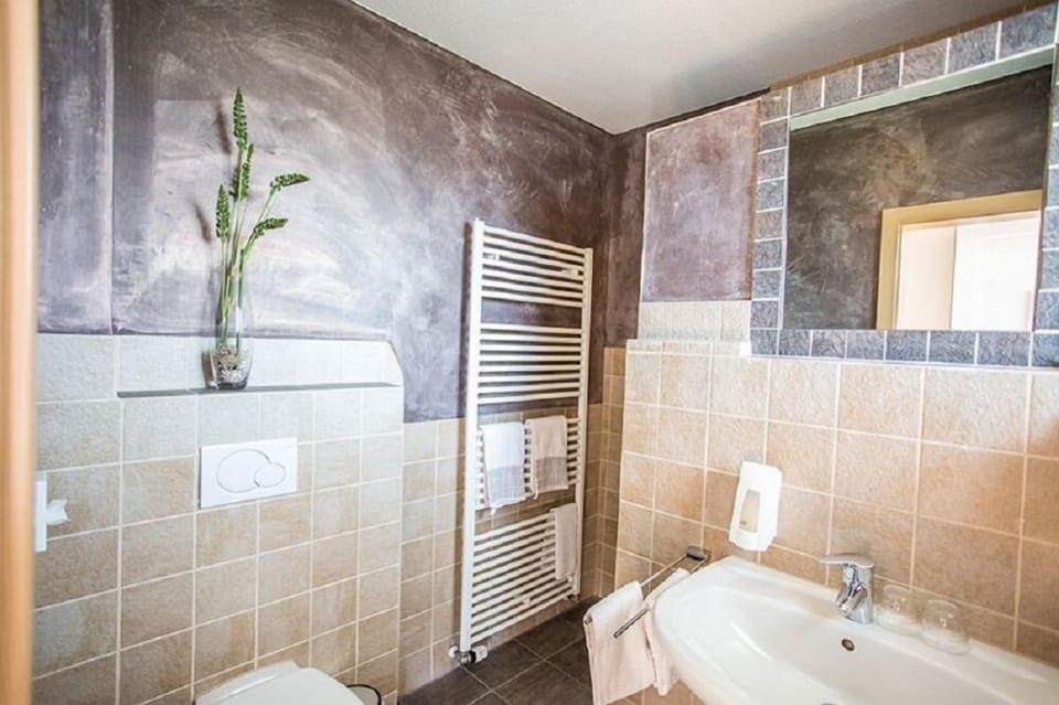 Shower, towels