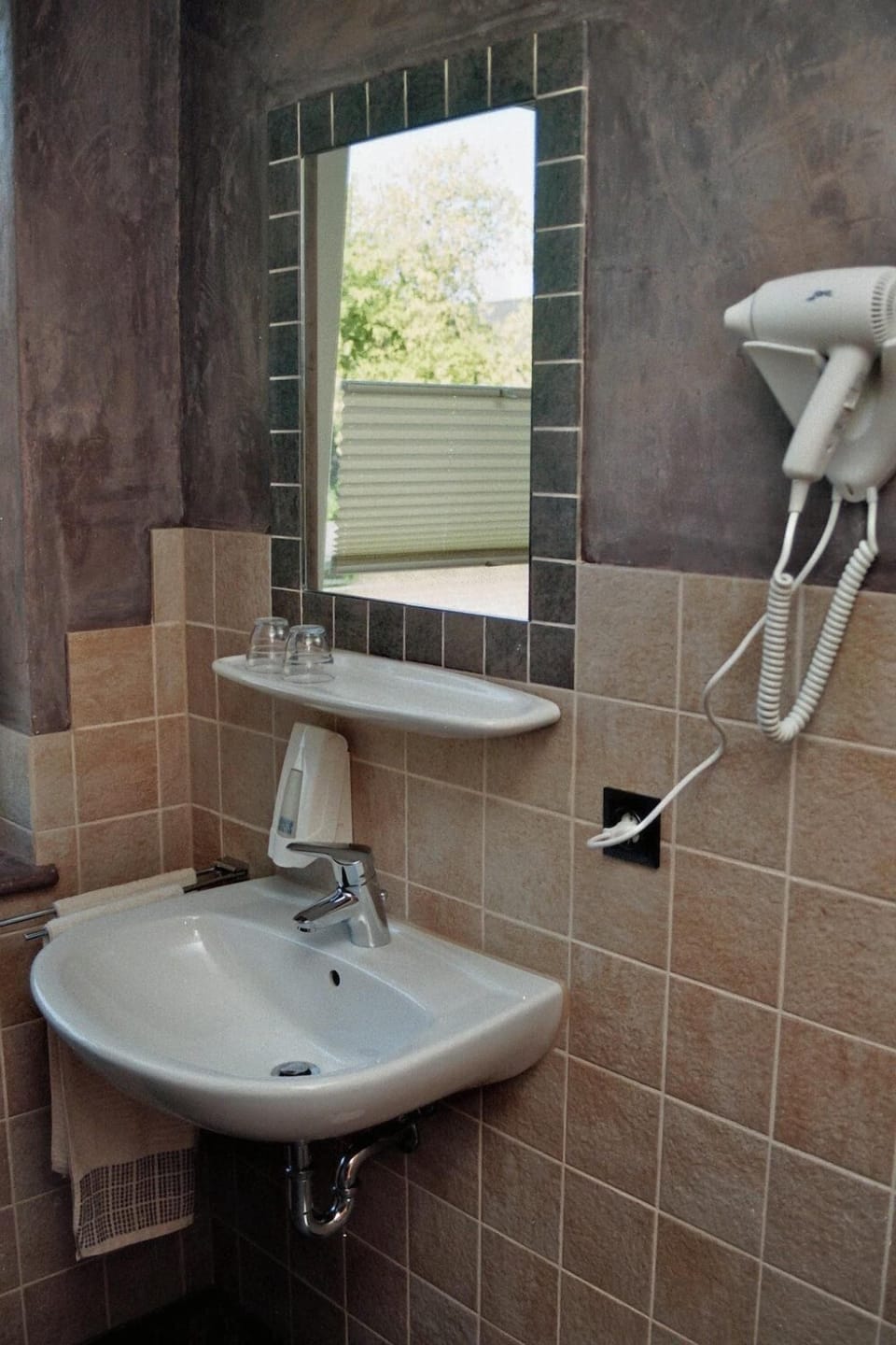 Shower, towels