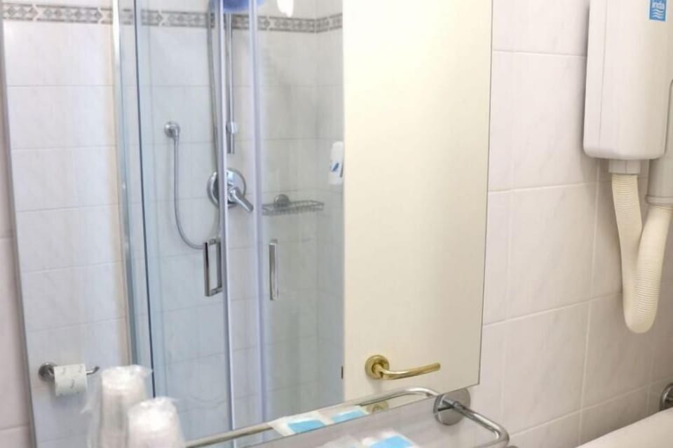 Double or Twin Room | Bathroom | Shower, free toiletries, hair dryer, bidet