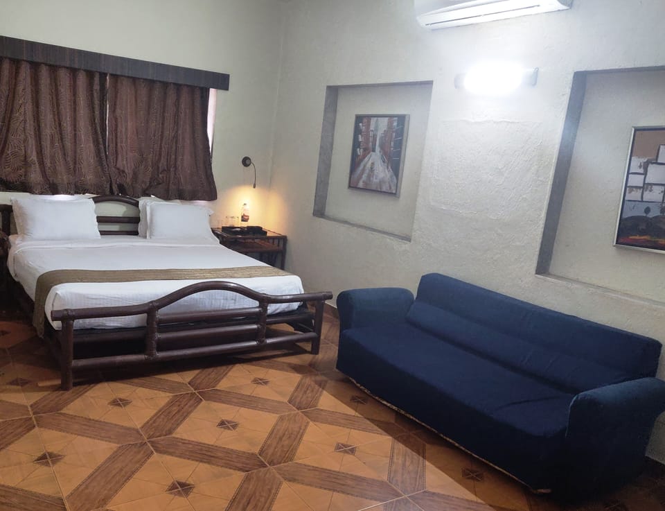 Room In A Bungalow | Premium bedding, iron/ironing board, bed sheets