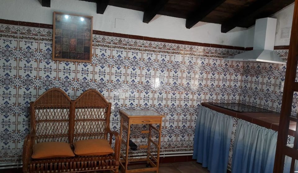 Classic Cottage, 4 Bedrooms, Private Pool | Private kitchen | Fridge, microwave, stovetop, dishwasher