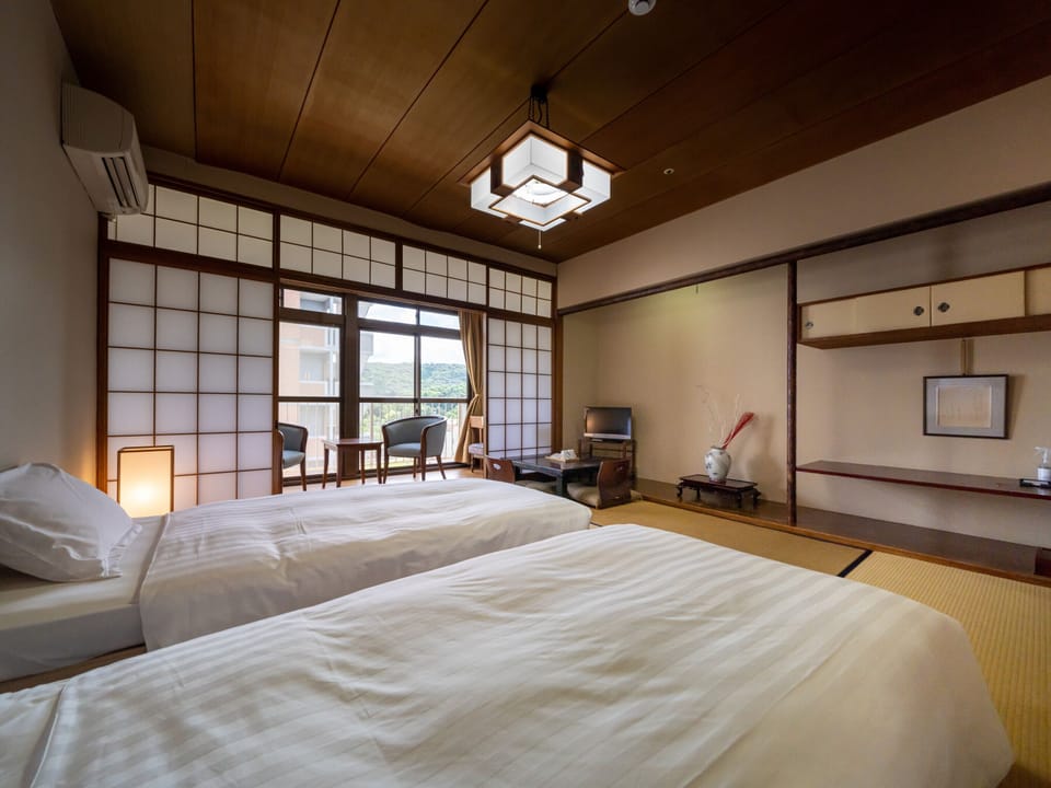 In-room safe, WiFi (free), bed sheets