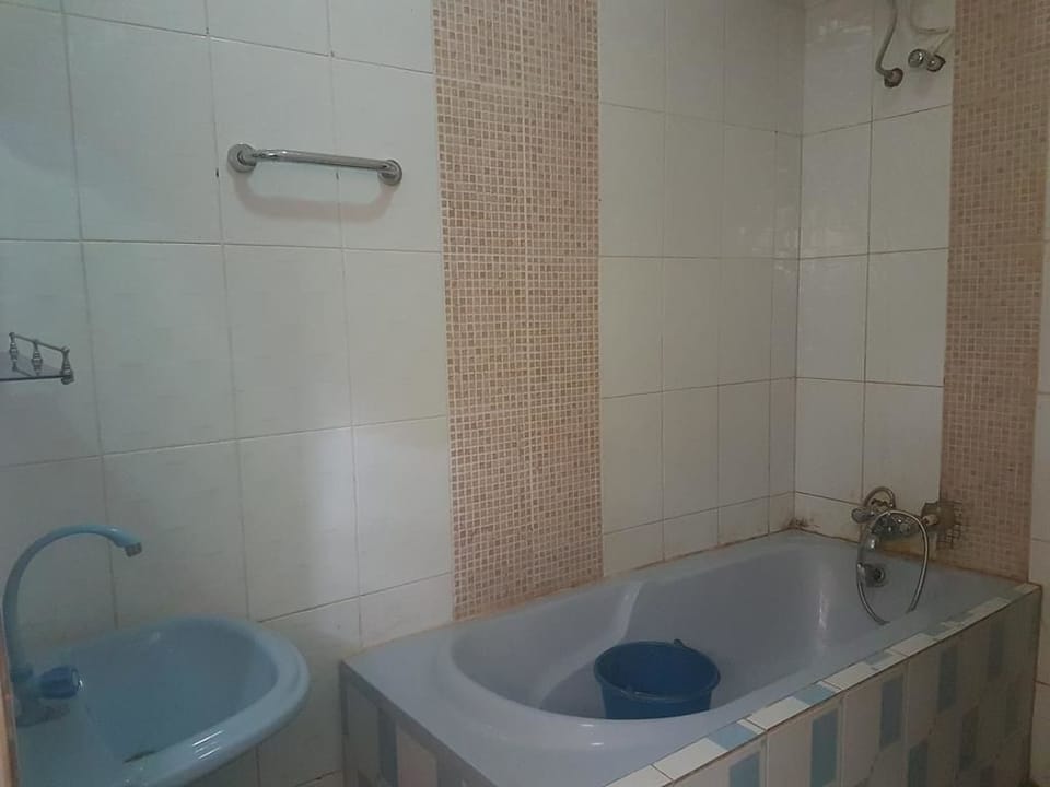 Deep soaking tub, rainfall showerhead, towels