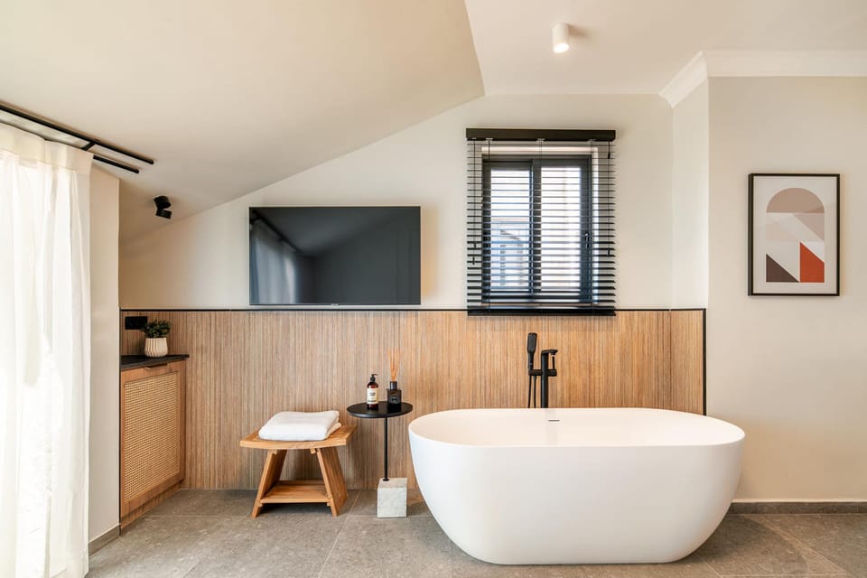King Suite | Minibar, soundproofing, free WiFi, bed sheets