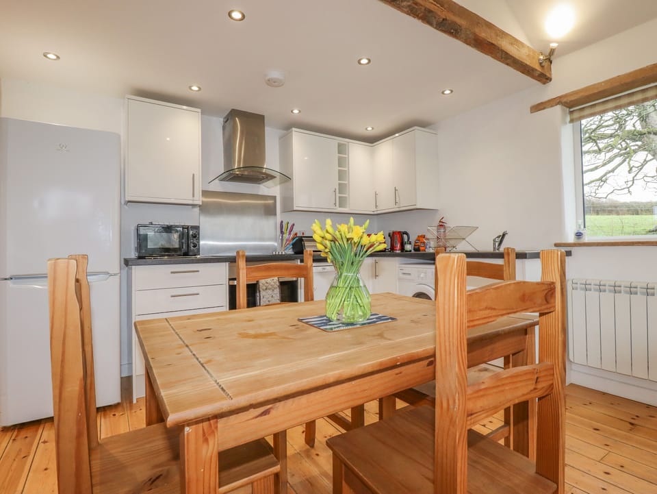 Cottage | Private kitchen | Fridge, microwave, stovetop, dishwasher