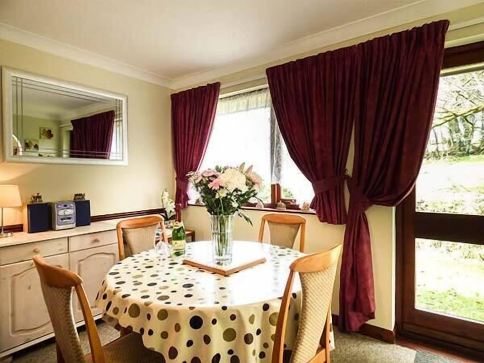 Cottage | Private kitchen | Electric kettle, cookware/dishes/utensils