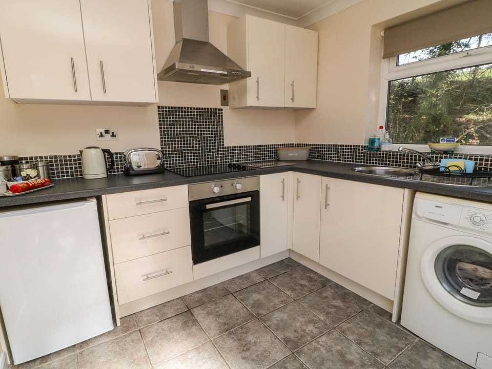 Cottage | Private kitchen | Stovetop, cookware/dishes/utensils