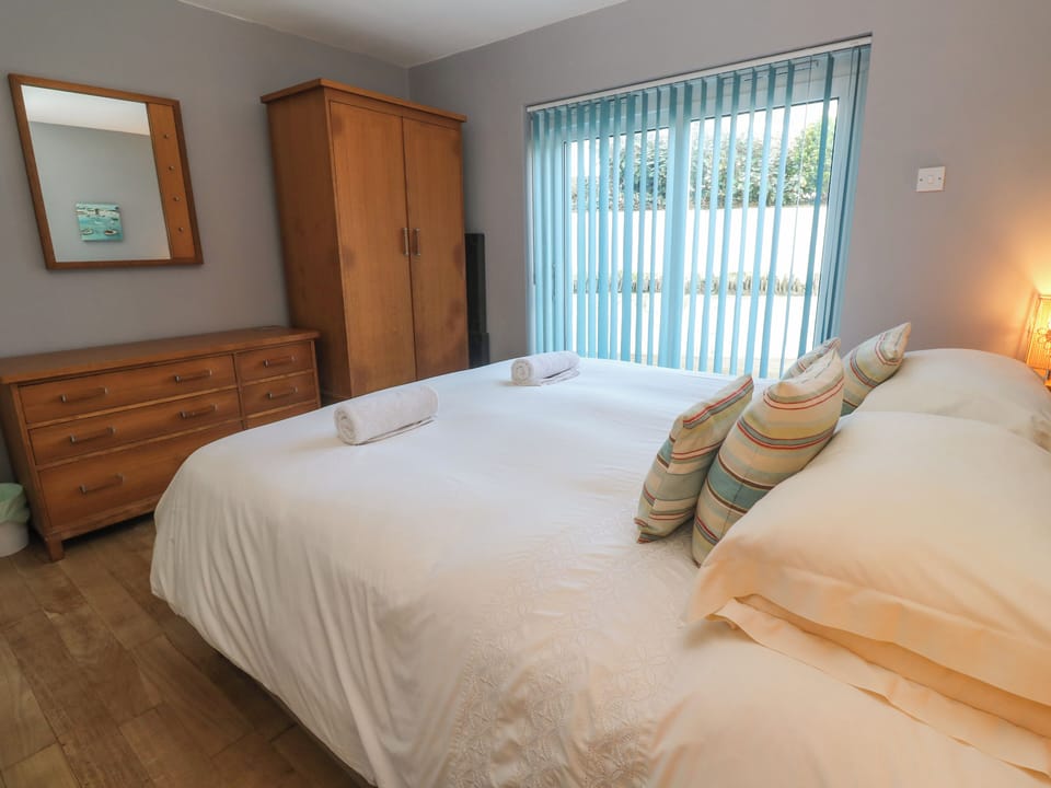 Cottage | 2 bedrooms, individually decorated, individually furnished, free WiFi