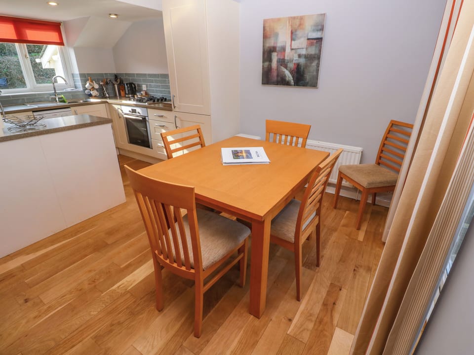 Cottage | Dining