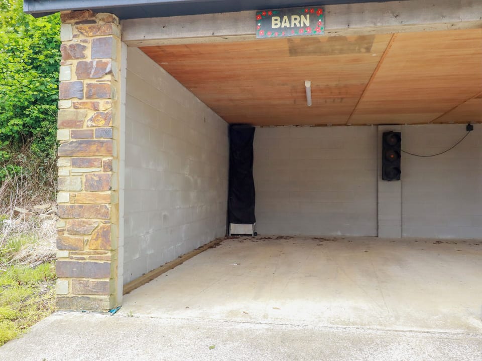 Cottage | Property grounds