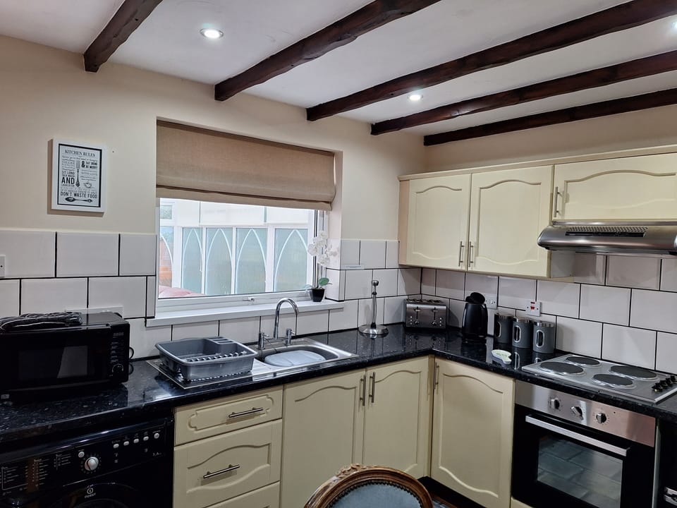 Hazel Bungalow | Private kitchen | Full-size fridge, microwave, oven, stovetop