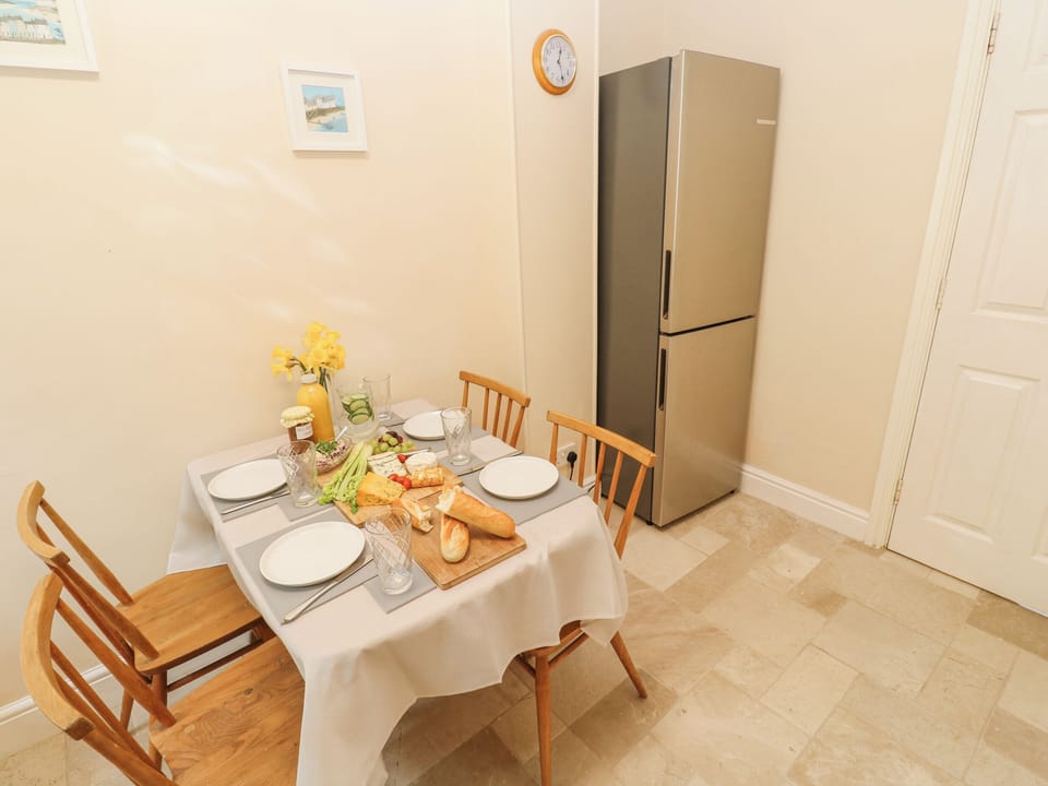 Cottage | Dining