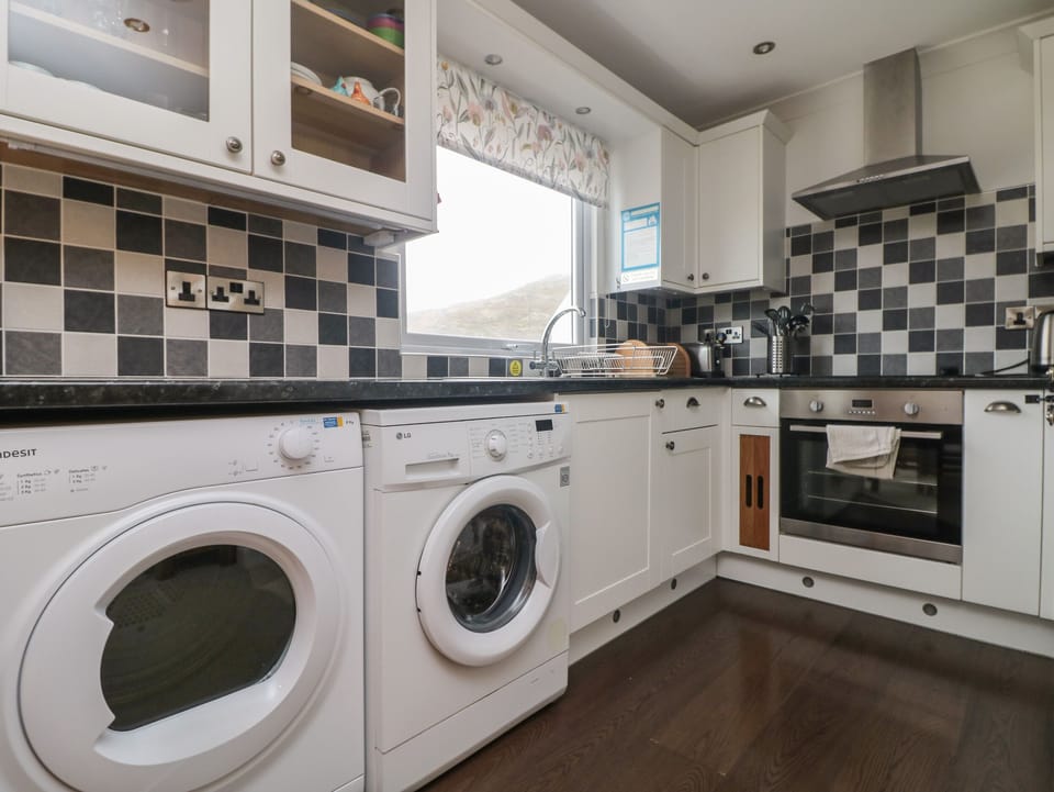 Cottage | Private kitchen | Cookware/dishes/utensils