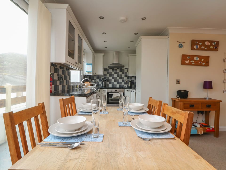 Cottage | Dining