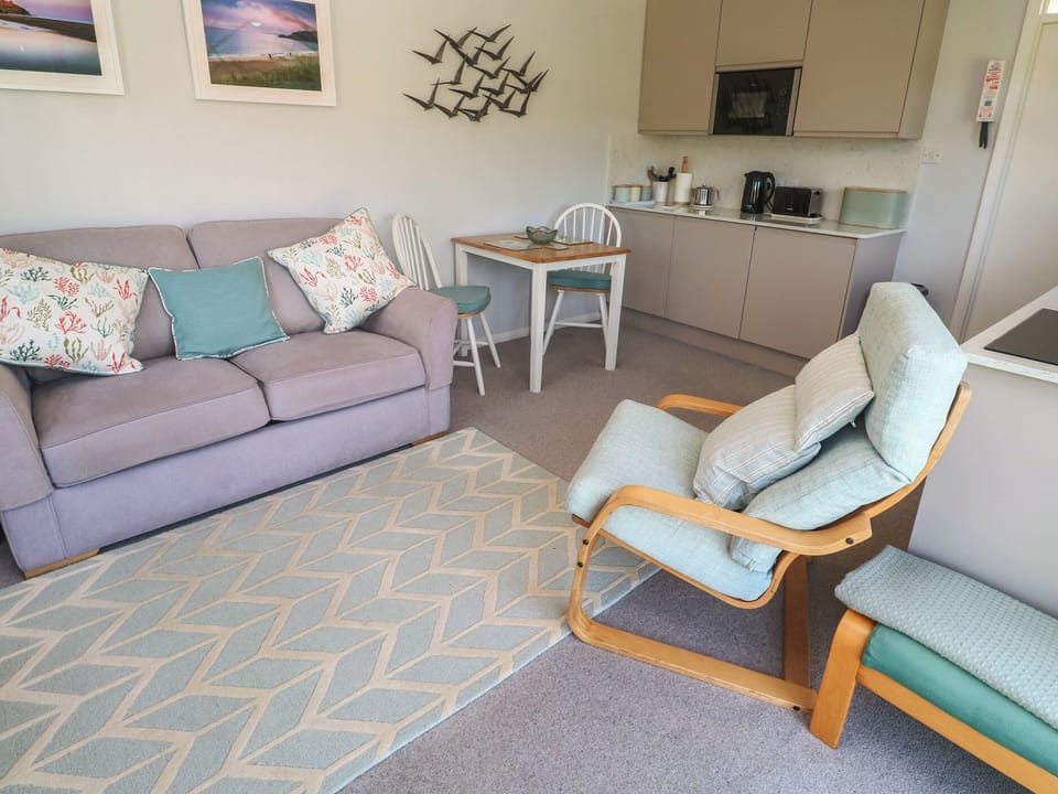 Cottage | Living area | TV