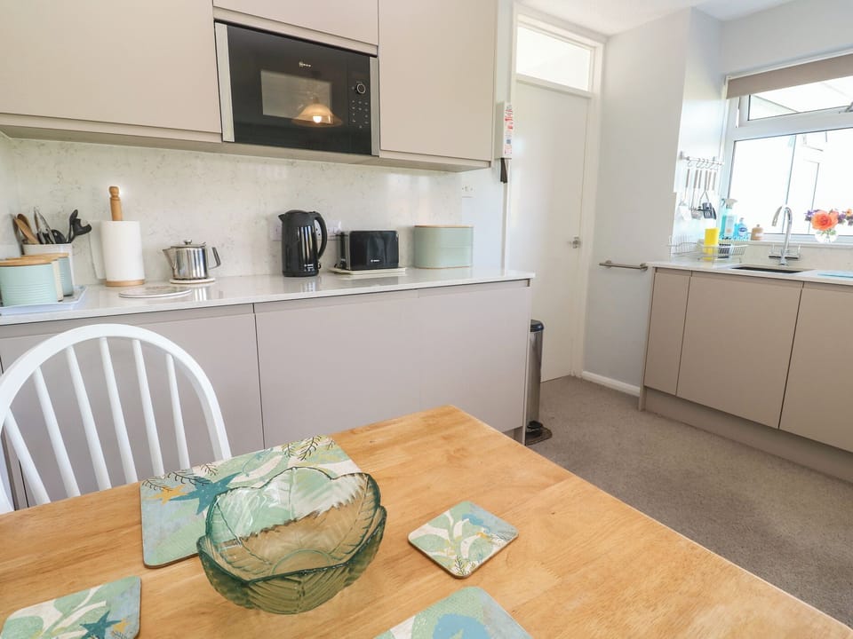 Cottage | Dining