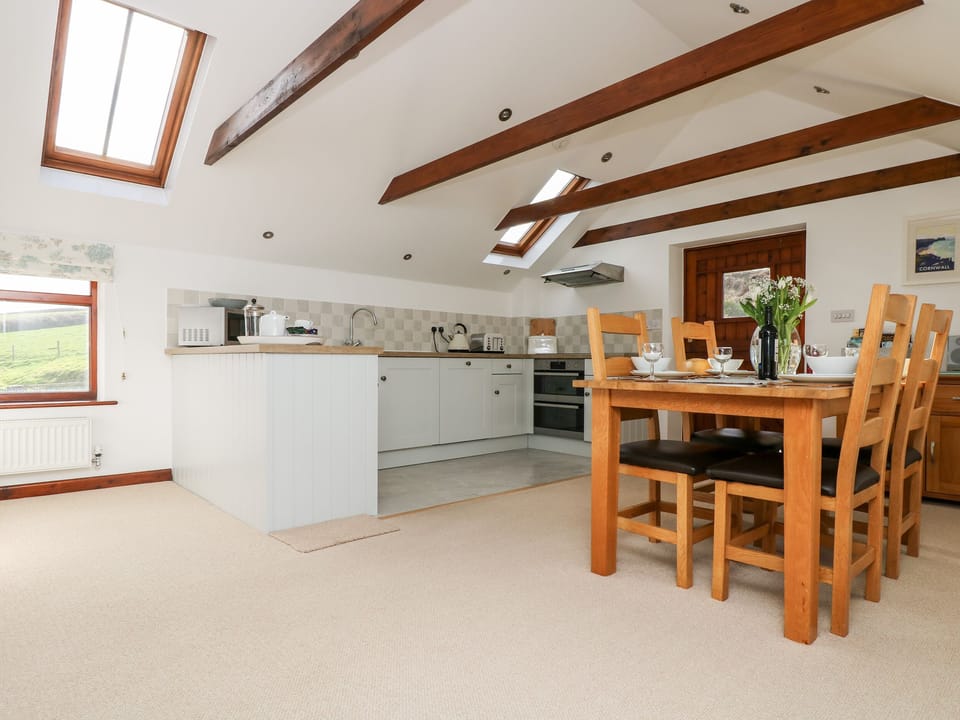Cottage | Private kitchen | Fridge, microwave, stovetop, dishwasher