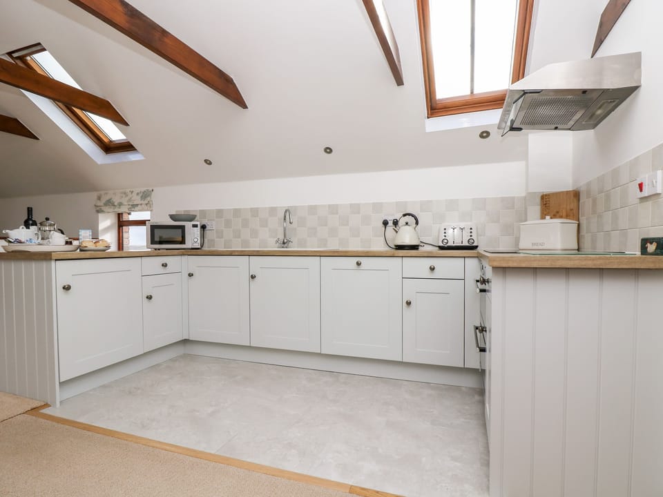 Cottage | Private kitchen | Fridge, microwave, stovetop, dishwasher