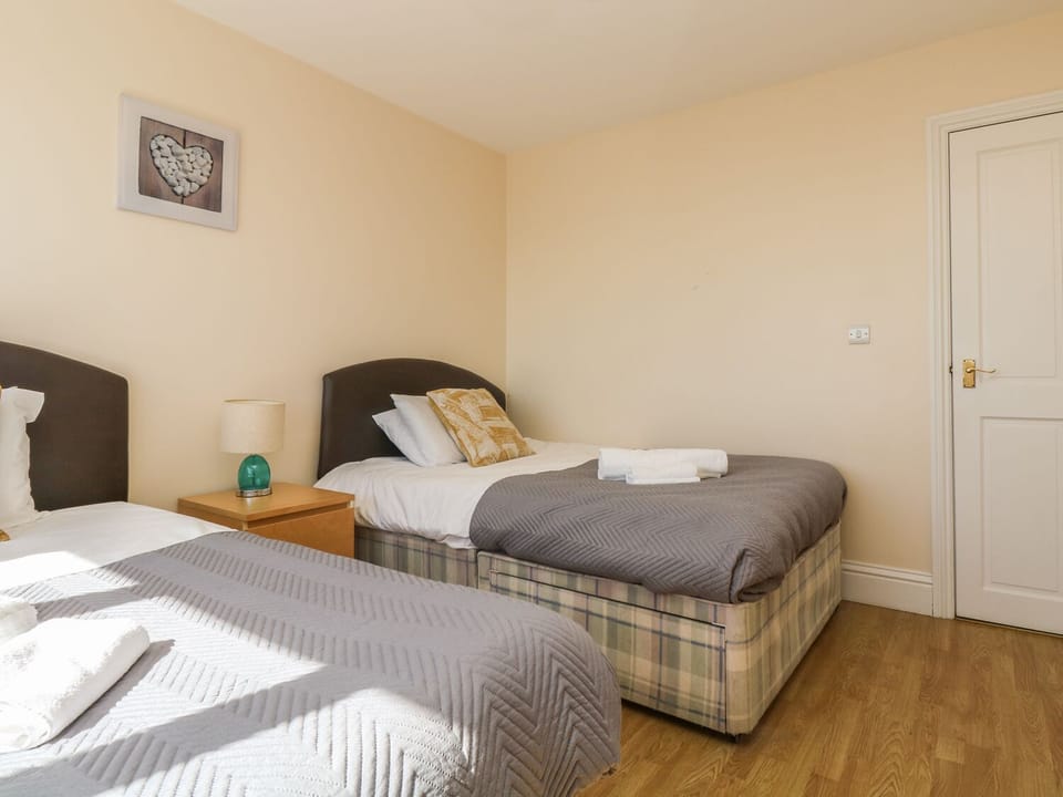 Cottage | 2 bedrooms, individually decorated, individually furnished