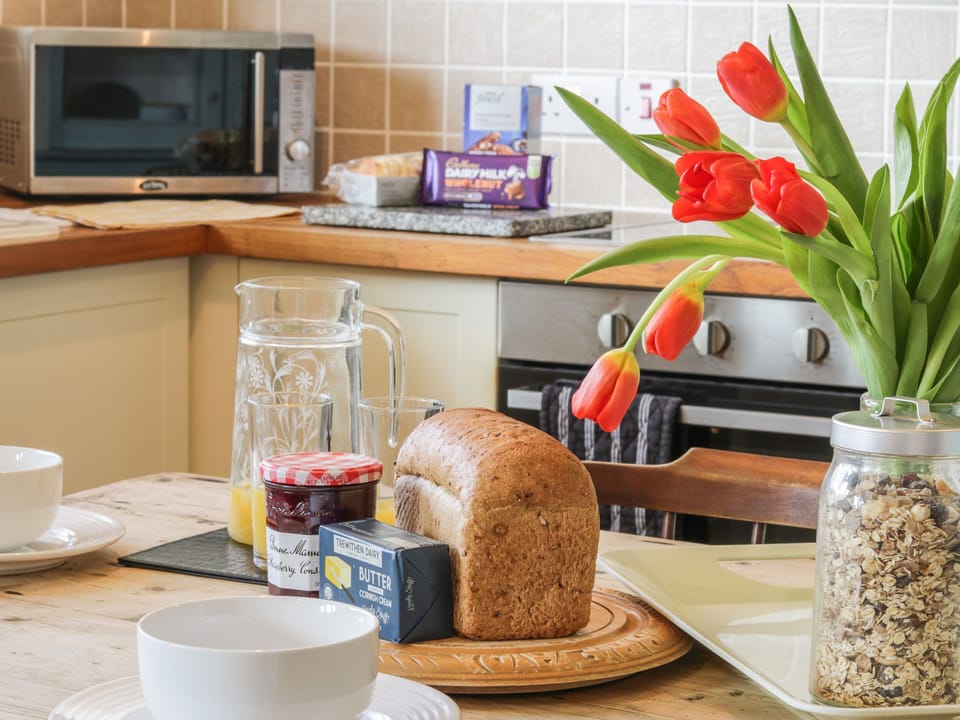 Cottage | Private kitchen | Highchair, cookware/dishes/utensils