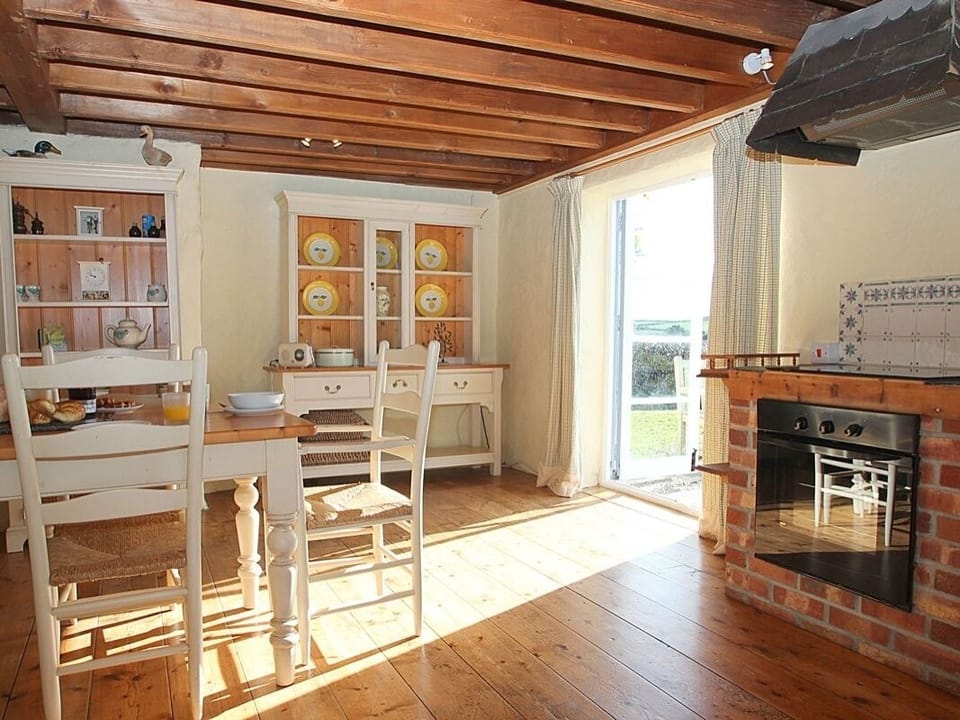 Cottage | Living room | TV