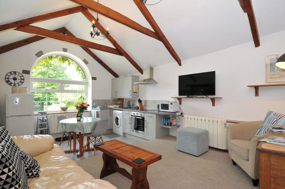 Cottage | Living area | TV