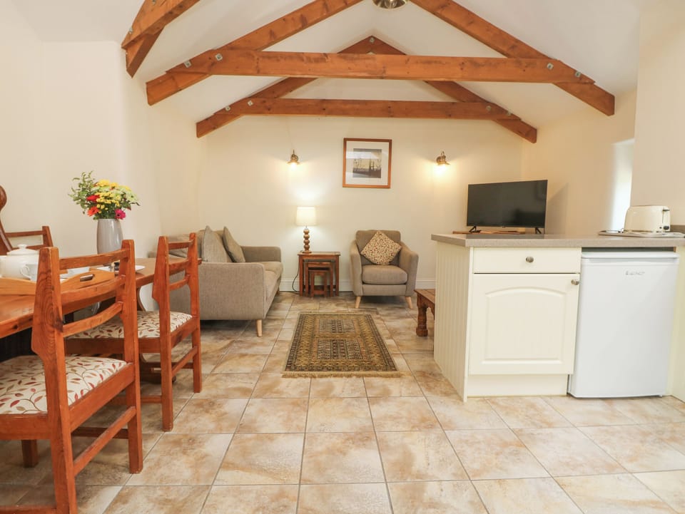 Cottage | Living area | TV