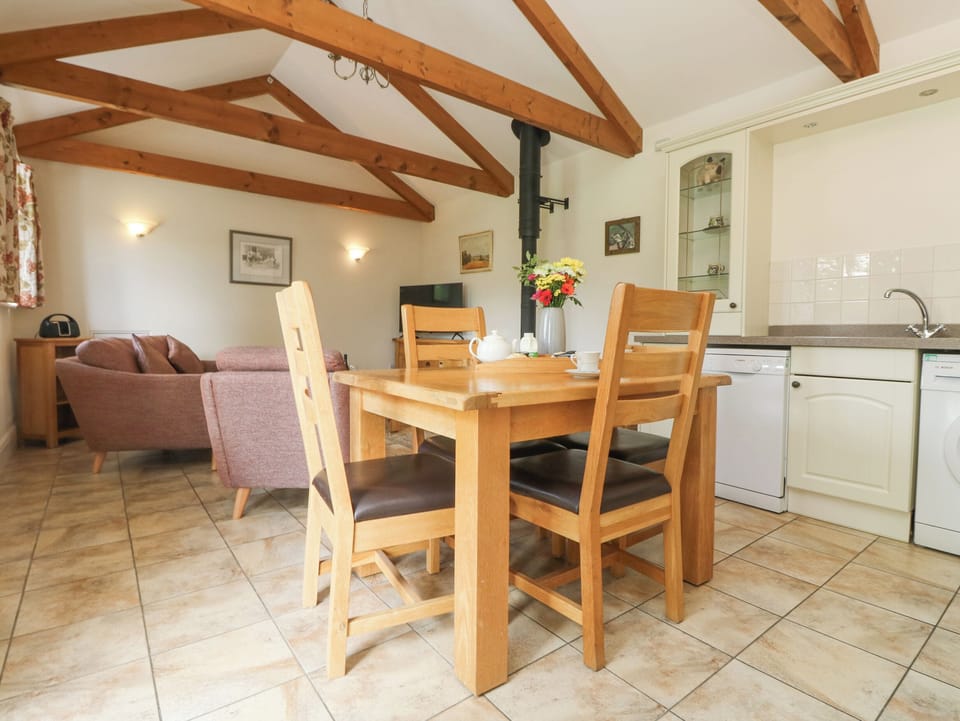 Cottage | Dining
