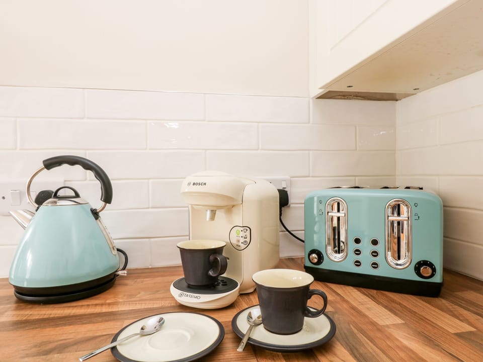 Cottage | Private kitchen | Fridge, dishwasher, highchair, cookware/dishes/utensils