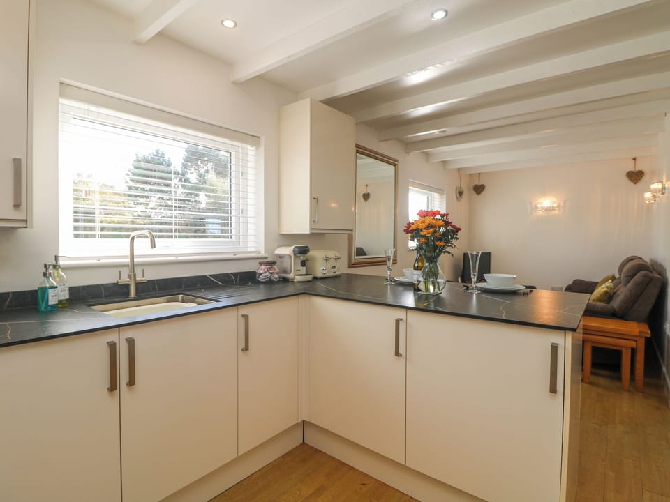 Cottage | Private kitchen | Fridge, microwave, cookware/dishes/utensils