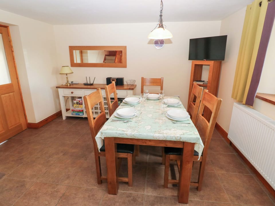 Cottage | Dining