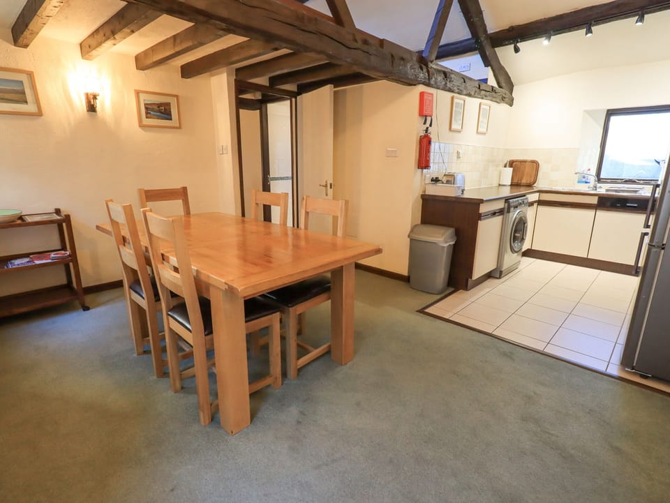 Cottage | Dining