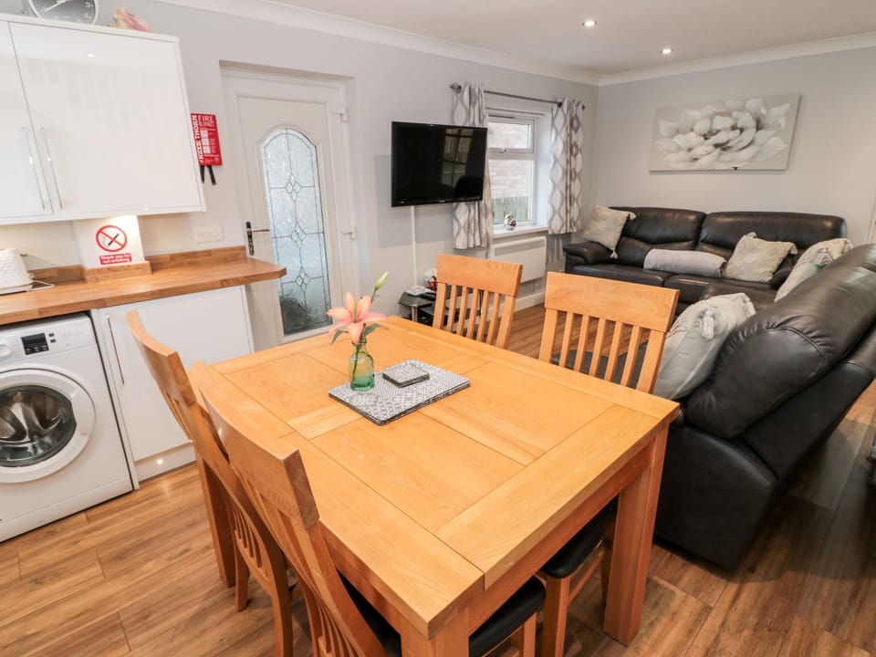 Cottage | Dining