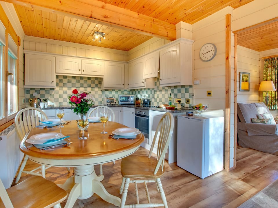 Cottage | Private kitchen | Fridge, microwave, stovetop, dishwasher