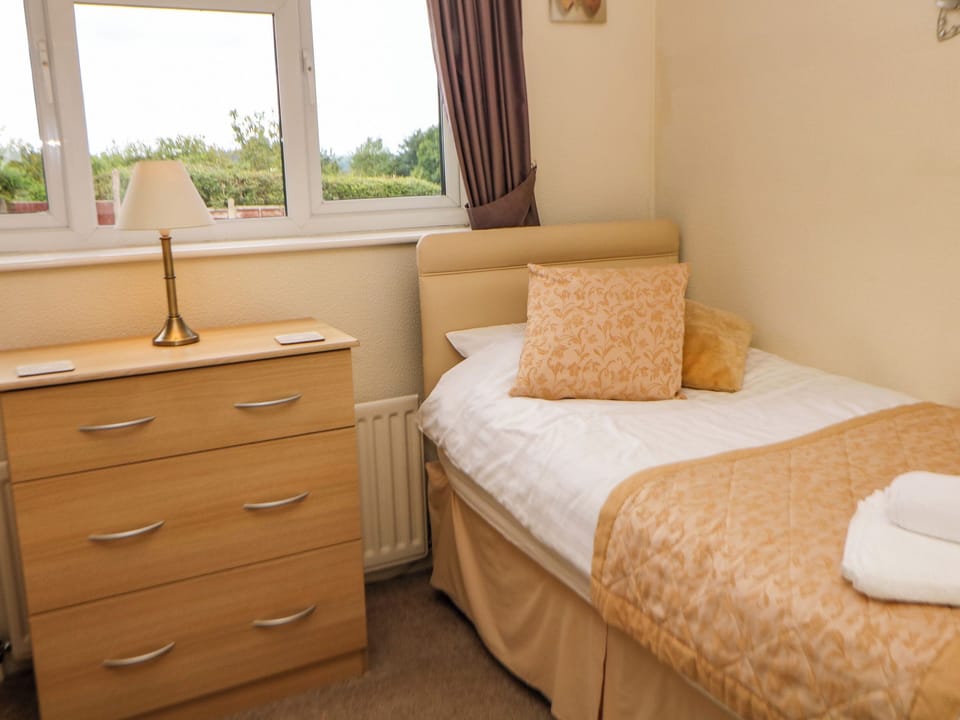 Cottage | 2 bedrooms, individually decorated, individually furnished, free WiFi
