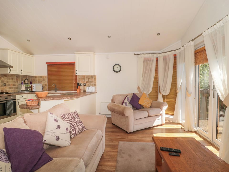 Cottage | Living area | TV