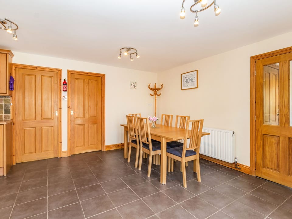 Cottage | Private kitchen | Fridge, microwave, stovetop, toaster