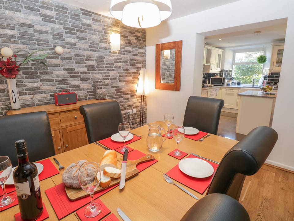 Cottage | Private kitchen | Fridge, oven, stovetop, dishwasher